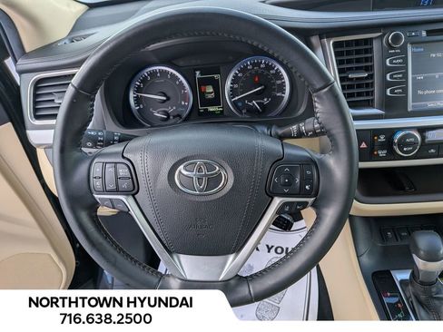 Used 2019 Toyota Highlander XLE image 5