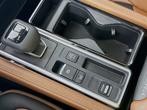 Used 2024 Nissan Pathfinder Platinum image 20