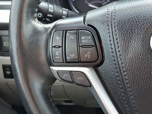 Used 2019 Toyota Highlander XLE AWD/4WD image 22