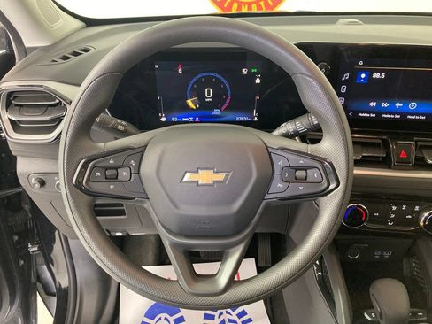Used 2025 Chevrolet TrailBlazer LT AWD/4WD image 8