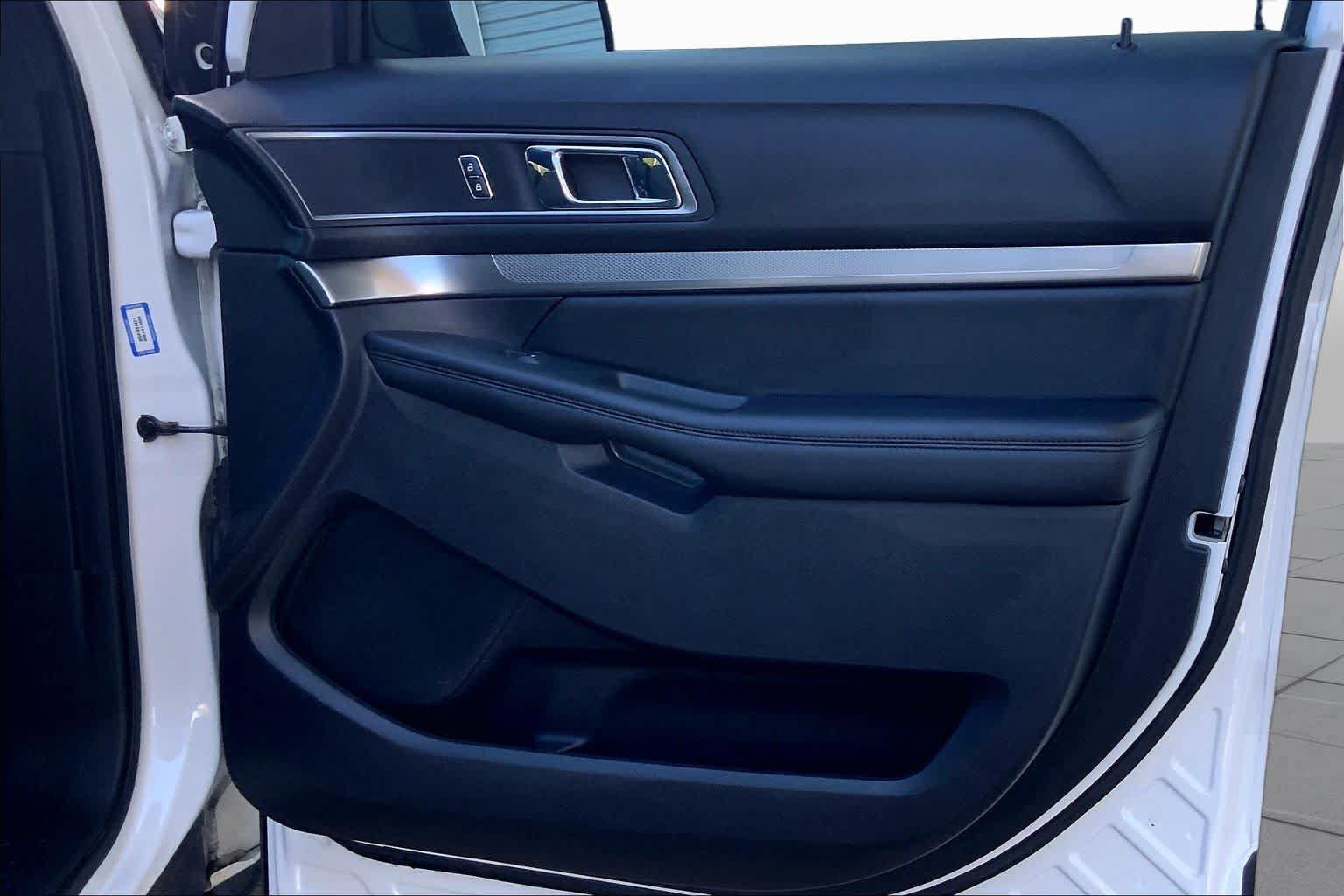 Used 2019 Ford Explorer XLT w/ Equipment Group 201A FWD image 22