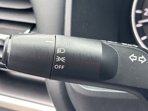 Used 2022 Nissan Rogue SV image 24