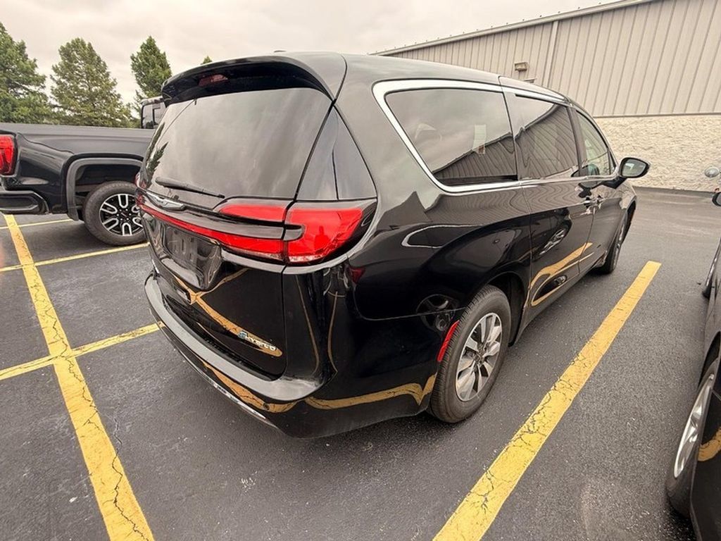 Used 2024 Chrysler Pacifica Limited FWD image 9