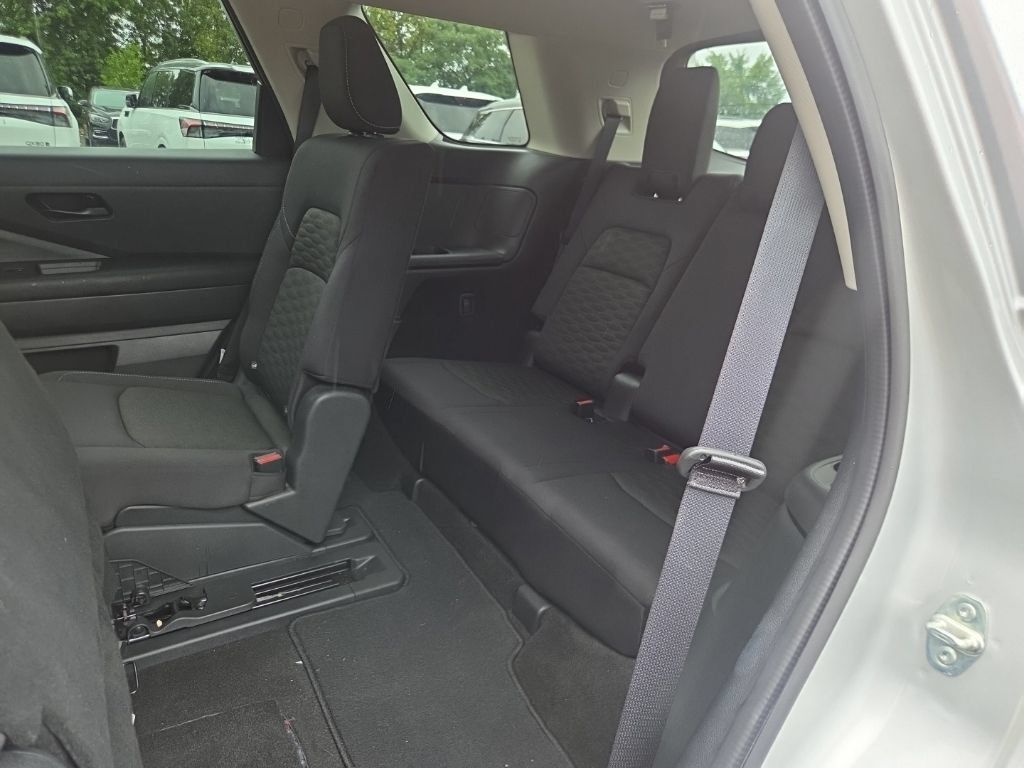 Used 2024 Nissan Pathfinder SV AWD/4WD image 30