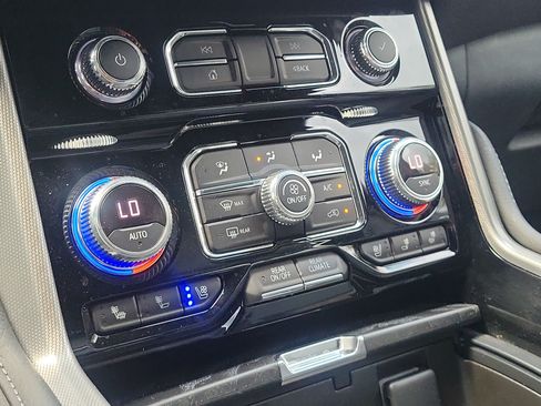 Used 2022 GMC Yukon Denali AWD/4WD image 29