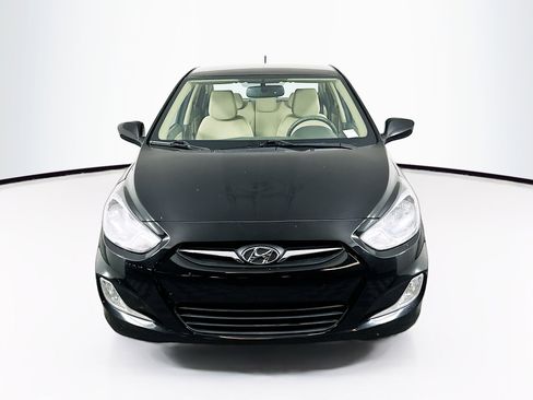 Used 2013 Hyundai Accent GLS w/ Premium Pkg image 2