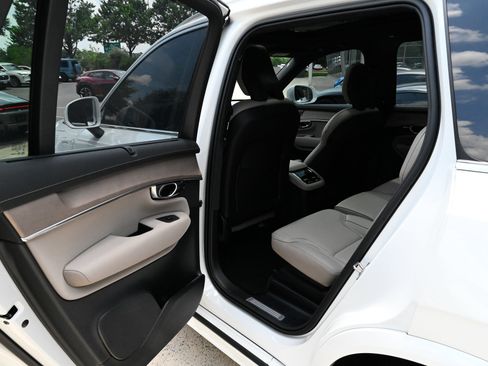 Used 2025 Volvo XC90 T8 Ultra w/ Protection Package Premier AWD/4WD image 36