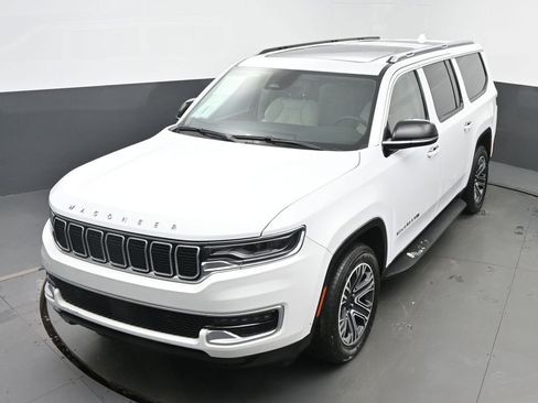 Used 2023 Jeep Wagoneer L Base w/ Premium Group I image 40