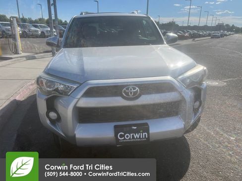 Used 2016 Toyota 4Runner SR5 w/ Four Season Floor Mat Package AWD/4WD image 2