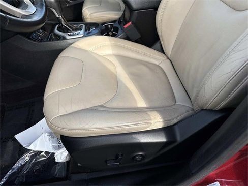 Used 2017 Jeep Cherokee Limited image 15