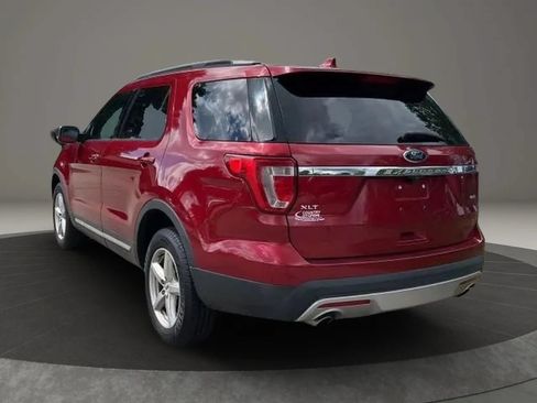 Used 2017 Ford Explorer XLT w/ Equipment Group 202A AWD/4WD image 7