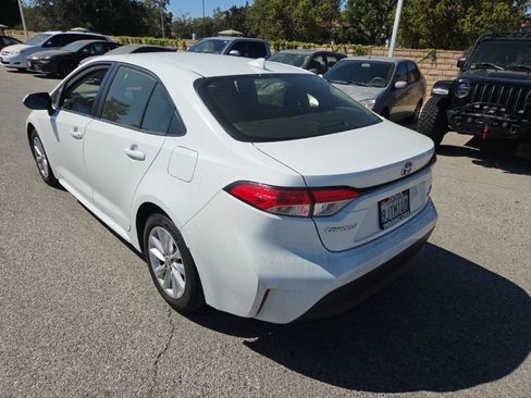 Used 2024 Toyota Corolla LE w/ LE Convenience Package FWD image 3