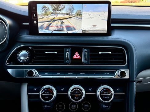 Used 2022 Genesis G70 2.0T image 30