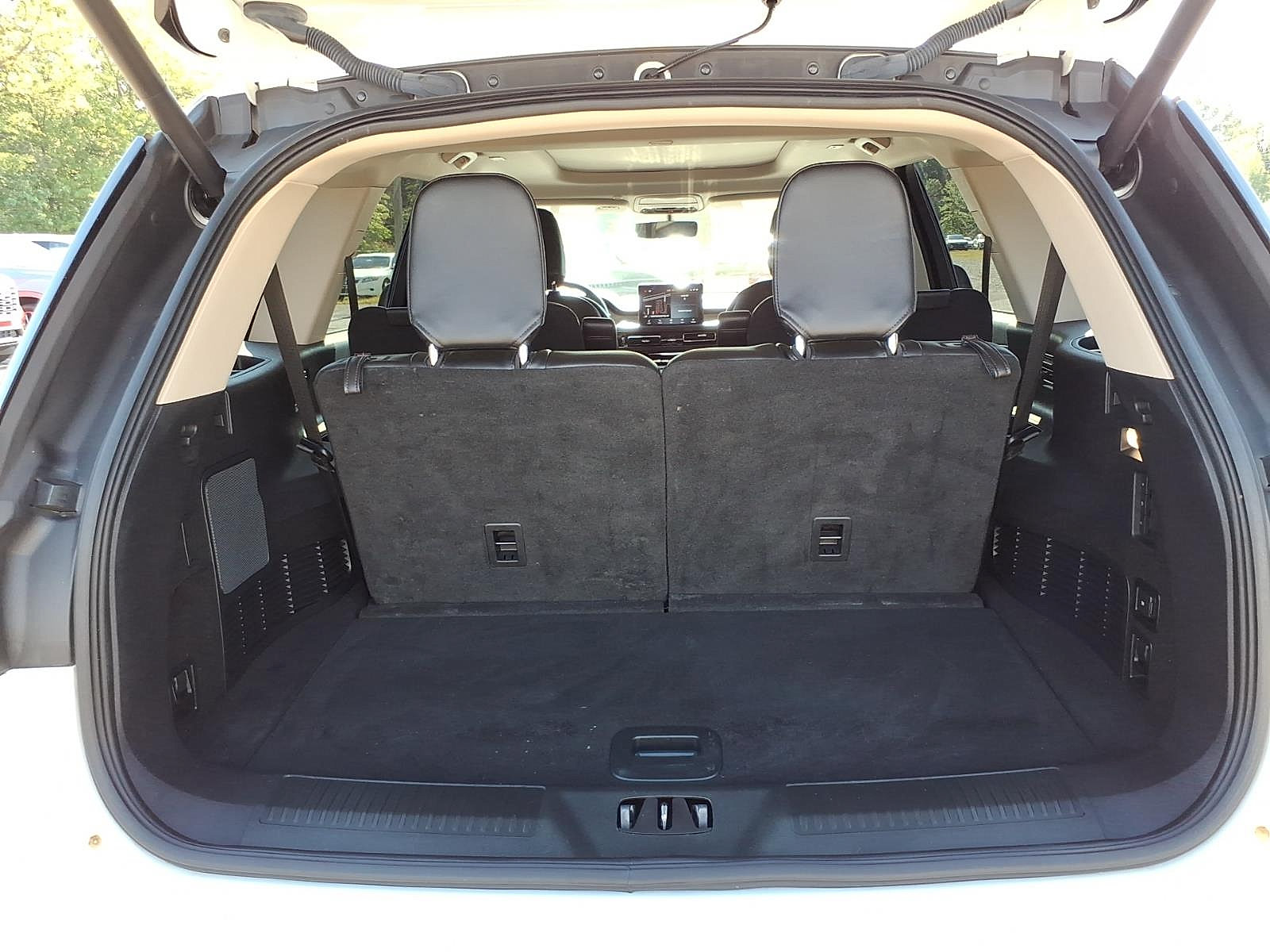 Used 2023 Lincoln Aviator AWD w/ Premium Package image 14