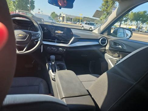 Used 2025 Chevrolet Trax LS w/ Driver Confidence Package FWD image 10