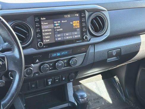 Used 2022 Toyota Tacoma TRD Sport image 10