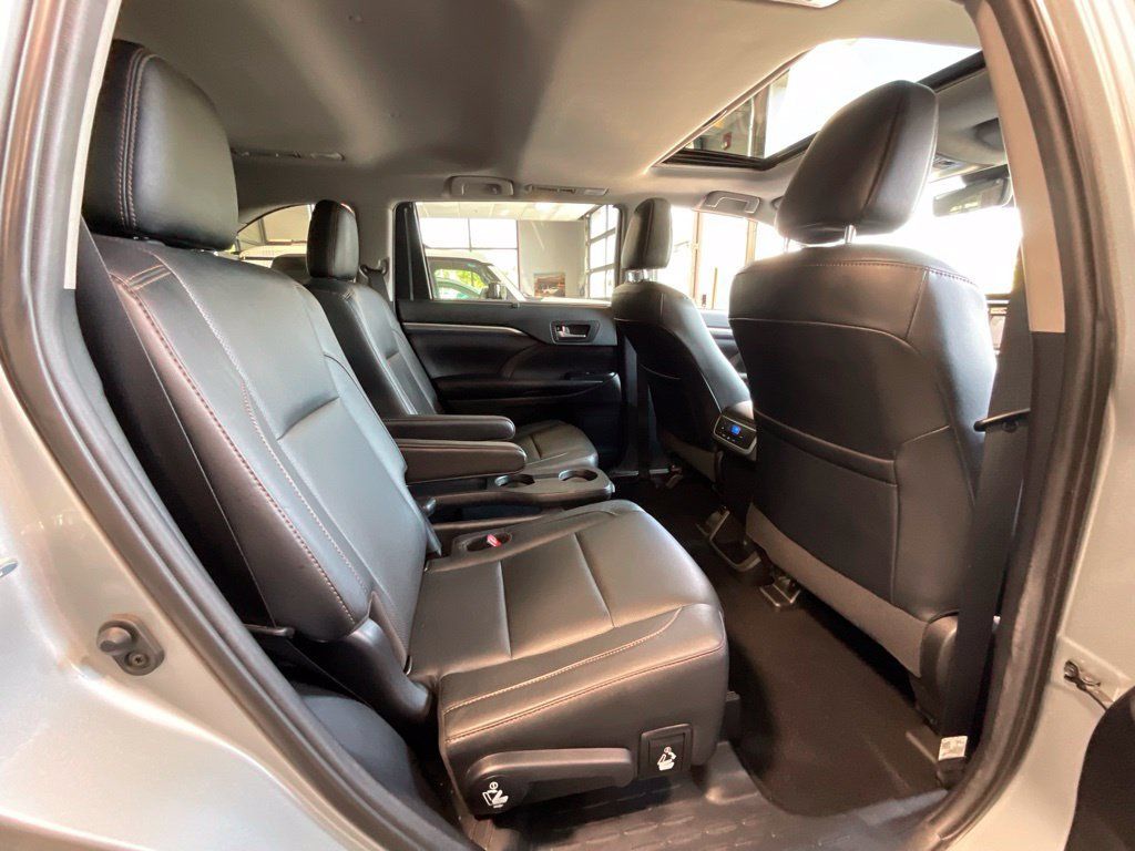 Used 2019 Toyota Highlander Limited AWD/4WD image 21