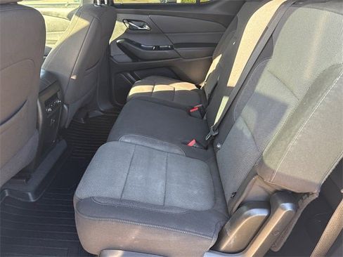 Used 2023 Chevrolet Traverse LT image 17