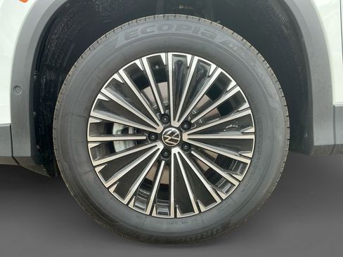 New 2026 Volkswagen Tiguan S image 14