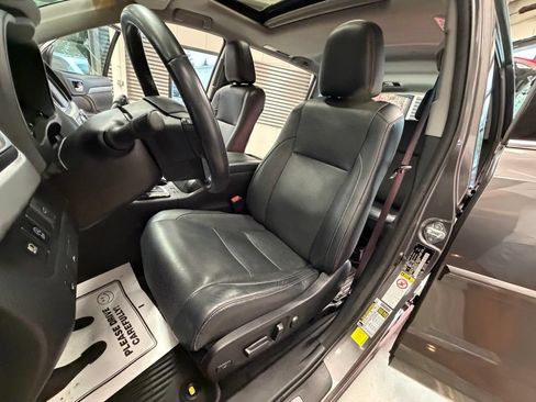 Used 2017 Toyota Highlander Limited AWD/4WD image 9