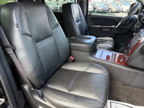 Used 2013 Chevrolet Suburban LTZ image 41