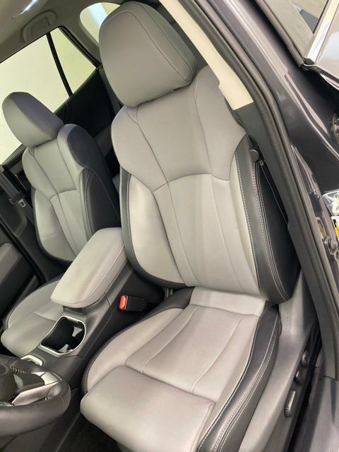 Used 2025 Subaru Outback Limited AWD/4WD image 12
