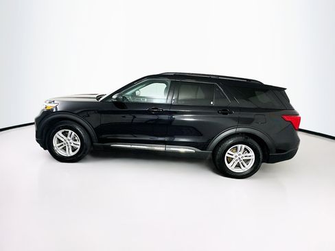 Used 2024 Ford Explorer XLT w/ Equipment Group 202A RWD image 4