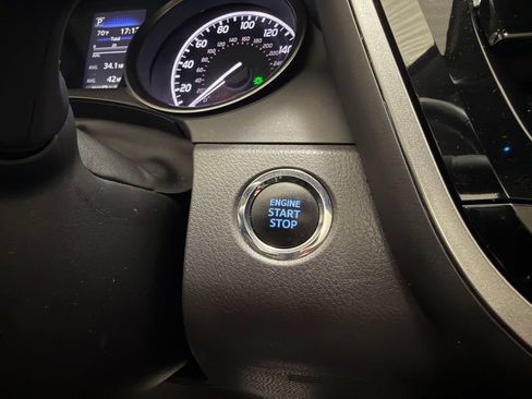 Used 2021 Toyota Camry SE w/ Cold Weather Package FWD image 14