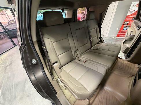 Used 2019 GMC Yukon SLT w/ Premium Edition image 5