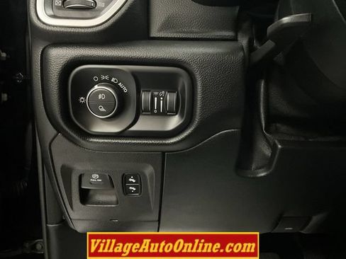 Used 2019 RAM 1500 Big Horn AWD/4WD image 25