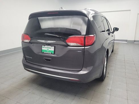 Used 2018 Chrysler Pacifica Touring-L FWD image 7