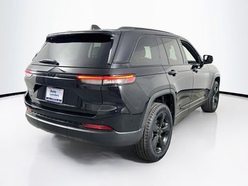 Used 2023 Jeep Grand Cherokee Altitude AWD/4WD image 5