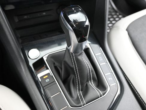 Used 2025 Volkswagen Taos SE FWD image 18