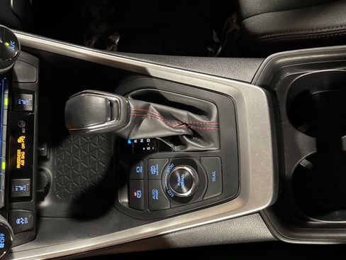 Used 2021 Toyota RAV4 SE w/ Weather & Moonroof Package AWD/4WD image 24