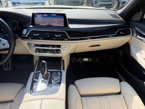 Used 2021 BMW 740i w/ M Sport Package image 29