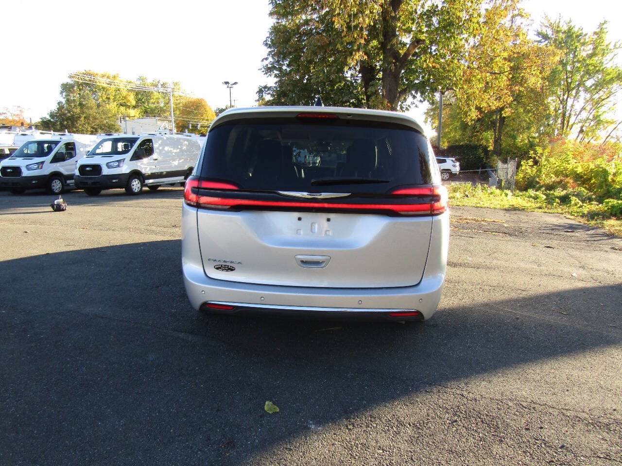 Used 2024 Chrysler Pacifica Touring-L FWD image 5