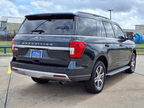 Certified 2022 Ford Expedition XLT image 2
