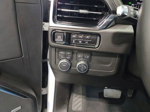 Used 2025 GMC Yukon XL Denali AWD/4WD image 14