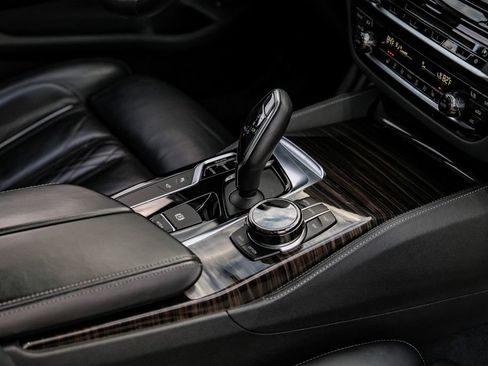 Used 2018 BMW 540i xDrive w/ M Sport Package image 23