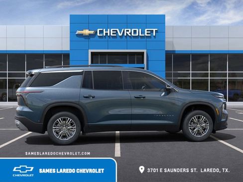 New 2025 Chevrolet Traverse LT w/ Driver Confidence Package FWD image 5