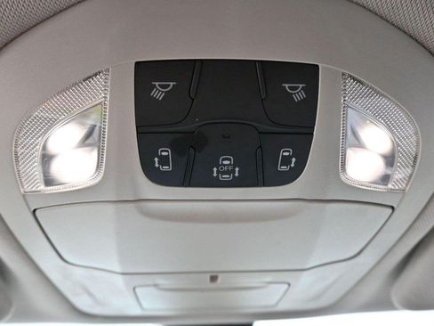Used 2017 Chrysler Pacifica Touring FWD image 28