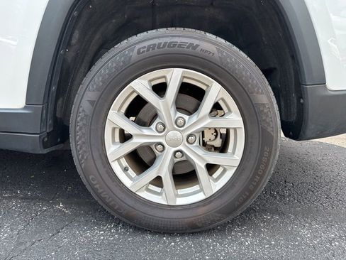 Used 2023 Jeep Grand Cherokee Limited image 19