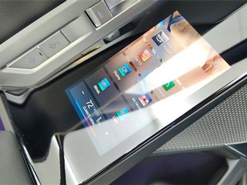 Used 2024 BMW 740i w/ Premium Package image 34