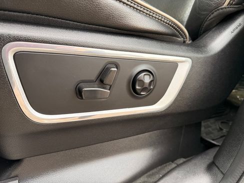Used 2021 RAM 1500 Laramie AWD/4WD image 18