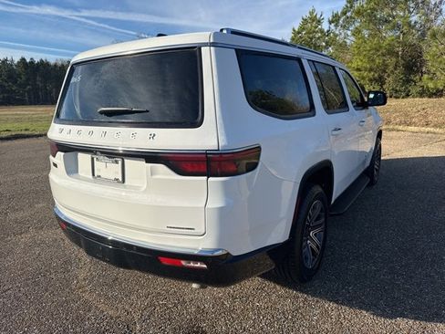 Used 2024 Jeep Wagoneer Series II w/ Flexible Seating Group image 3