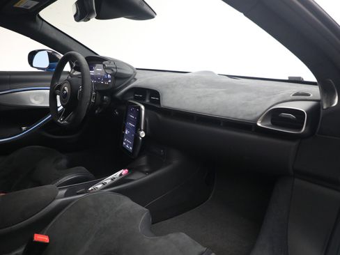 Used 2024 McLaren Artura RWD image 22