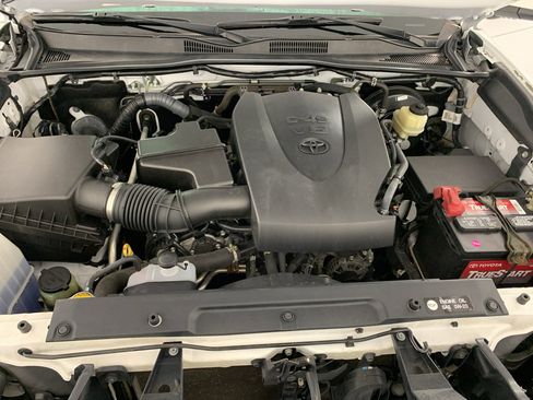 Used 2016 Toyota Tacoma TRD Sport RWD image 11