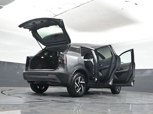 Used 2025 Nissan Kicks SV image 43