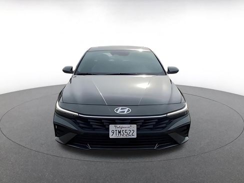 Used 2025 Hyundai Elantra Limited image 4