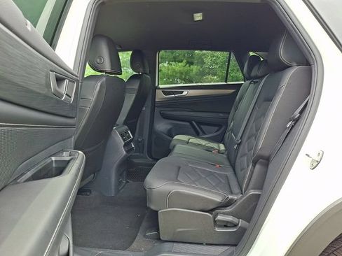 Used 2024 Volkswagen Atlas Cross Sport SE AWD/4WD image 10